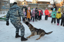 Сотрудники полиции Ирбита познакомили дошколят с профессией полицейского