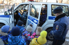 Сотрудники полиции Ирбита познакомили дошколят с профессией полицейского