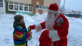 Полицейский Дед Мороз из Ирбита вновь исполнил детскую мечту