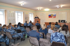 Сотрудник Госавтоинспекции Ирбита провел профилактическую беседу с личным составом ФКУ Следственного изолятора №2 ГУФСИН