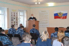 Сотрудник Госавтоинспекции Ирбита провел профилактическую беседу с личным составом ФКУ Следственного изолятора №2 ГУФСИН