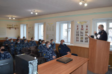 Сотрудник Госавтоинспекции Ирбита провел профилактическую беседу с личным составом ФКУ Следственного изолятора №2 ГУФСИН