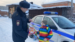 Полицейский Дед Мороз из Ирбита вновь исполнил детскую мечту