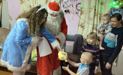 Сотрудники полиции Ирбита и члены Общественного совета при МО МВД России «Ирбитский» принимают участие в акции «Полицейский Дед Мороз»