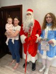 В Ирбите «Полицейский Дед Мороз» поздравил с Новым годом детей сотрудников, находящихся в длительной служебной командировке