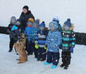 Кинологи ирбитского СИЗО-2 показали почти цирковые номера детям с ограниченными возможностями здоровья