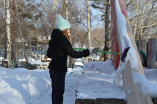 В Ирбите волонтеры, полицейские и общественники расчистили воинский мемориал