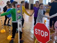 Сотрудники ГИБДД Ирбита проводят профилактические мероприятия по ПДД в пришкольных лагерях