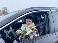 В Ирбите сотрудники ГИБДД провели акцию «Цветы для автоледи»