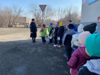 Школьники Ирбита приняли участие в акции «Шагающий автобус»