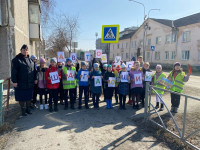 Школьники Ирбита приняли участие в акции «Шагающий автобус»