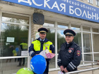 Ирбитские инспекторы ГИБДД помогли беременной женщине вовремя добраться до роддома