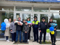 Ирбитские инспекторы ГИБДД помогли беременной женщине вовремя добраться до роддома