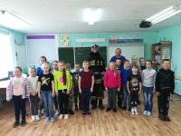 Сотрудники 60 пожарно-спасательной части продолжают проводить экскурсии и профилактические мероприятия с детьми