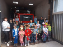 Сотрудники 60 пожарно-спасательной части продолжают проводить экскурсии и профилактические мероприятия с детьми