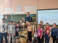 Сотрудники 60 пожарно-спасательной части продолжают проводить экскурсии и профилактические мероприятия с детьми