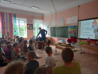 Сотрудники 60 пожарно-спасательной части продолжают проводить экскурсии и профилактические мероприятия с детьми