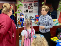 В Ирбите сотрудники полиции наградили победителей конкурса фотографий, приуроченного ко Дню защиты детей