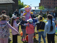 В Ирбите сотрудники полиции вместе с детьми отметили начало лета и День защиты детей