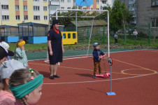 В Ирбите дошколята вместе с полицейскими изучают ПДД