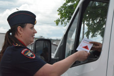 Сотрудники ГИБДД Ирбита приняли участие в акции «Безопасный переезд»