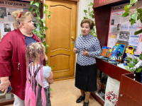 В Ирбите сотрудники полиции наградили победителей конкурса фотографий, приуроченного ко Дню защиты детей