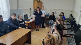 Сотрудники Ирбитской Госавтоинспекции проводят профилактические мероприятия с курсантами автошкол перед сдачей экзамена на право управления транспортными средствами