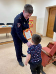 В Ирбите сотрудники полиции наградили победителей конкурса фотографий, приуроченного ко Дню защиты детей