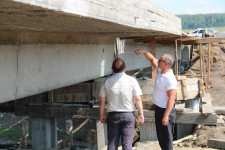 Продолжается капитальный ремонт моста в деревне Сосновка