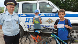 Сотрудники ГИБДД Ирбита проводят профилактические беседы с несовершеннолетними велосипедистами