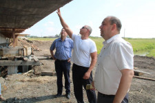 Продолжается капитальный ремонт моста в деревне Сосновка