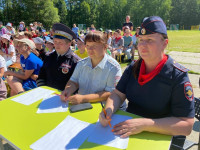 Сотрудники ГИБДД Ирбита приняли участие в проведении конкурса агитбригад в детском лагере