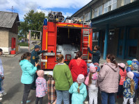 Пожарные 60 пожарно-спасательной части г. Ирбита провели мероприятия с детьми детского сада № 10