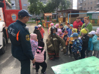 Пожарные 60 пожарно-спасательной части г. Ирбита провели мероприятия с детьми детского сада № 10