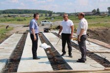 Продолжается капитальный ремонт моста в деревне Сосновка