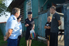 Сотрудники полиции Ирбита совместно с сотрудниками Ирбитской межрайонной прокуратуры принимают участие в акции «Помоги пойти учиться»