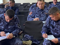 В рамках служебной подготовки сотрудники Ирбитской Госавтоинспекции провели беседу по соблюдению Правил дорожного движения с сотрудниками Ирбитского филиала ФГКУ «Управление вневедомственной охраны войск национальной гвардии РФ по Свердловской области»