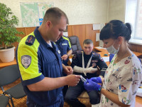 В Ирбите для сотрудников ГИБДД проведены занятия по оказанию первой доврачебной помощи с использованием специальных медицинских укладок