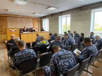 В рамках служебной подготовки сотрудники Ирбитской Госавтоинспекции провели беседу по соблюдению Правил дорожного движения с сотрудниками Ирбитского филиала ФГКУ «Управление вневедомственной охраны войск национальной гвардии РФ по Свердловской области»