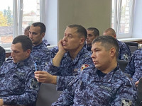 В рамках служебной подготовки сотрудники Ирбитской Госавтоинспекции провели беседу по соблюдению Правил дорожного движения с сотрудниками Ирбитского филиала ФГКУ «Управление вневедомственной охраны войск национальной гвардии РФ по Свердловской области»