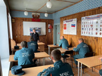 Сотрудник Госавтоинспекции Ирбита провел профилактическую беседу с сотрудниками МЧС