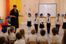 Посвящение дошкольников в ряды юных инспекторов движения