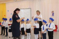 Посвящение дошкольников в ряды юных инспекторов движения