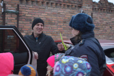 В Ирбите сотрудники полиции и общественники провели акцию «Пристегни самого дорогого!»