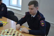 В Ирбите сотрудники полиции и ветераны МВД приняли участие в турнире по шашкам