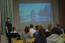 В Ирбите сотрудники Госавтоинспекции с общественниками провели урок безопасности дорожного движения