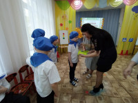 В Ирбите сотрудники Госавтоинспекции посвящают дошколят в ЮИД