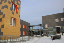 Сегодня на стройке Физкультурно-оздоровительного комплекса в поселке Пионерском состоялось очередное совещание с подрядчиком