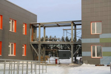 Сегодня на стройке Физкультурно-оздоровительного комплекса в поселке Пионерском состоялось очередное совещание с подрядчиком