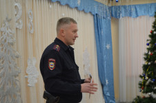 В Ирбите сотрудники полиции продолжают проводить профилактические беседы с трудовыми коллективами